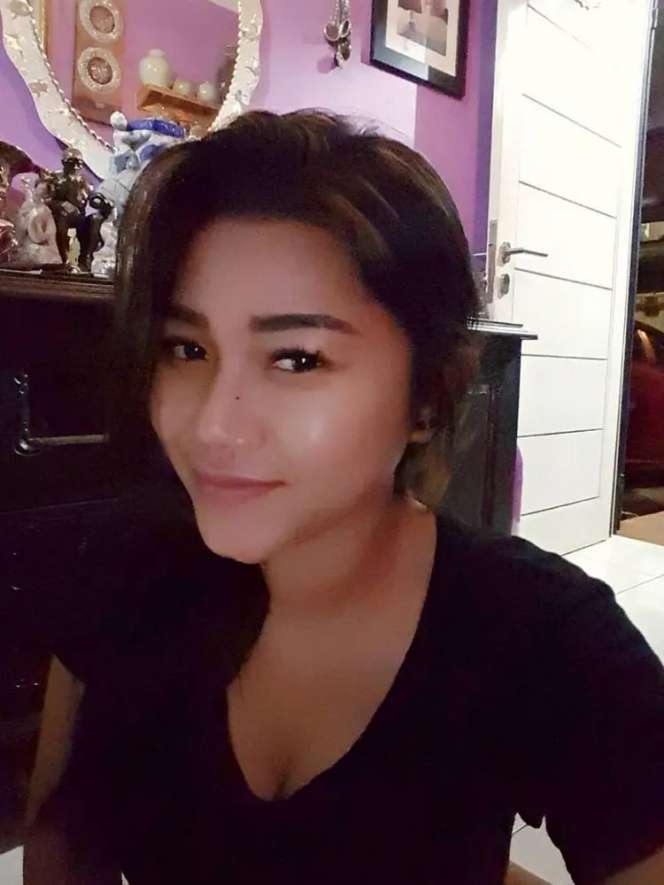 Pesona Cantik Gita Reysa, Istri Bopak Castello, Beda 28 Tahun!