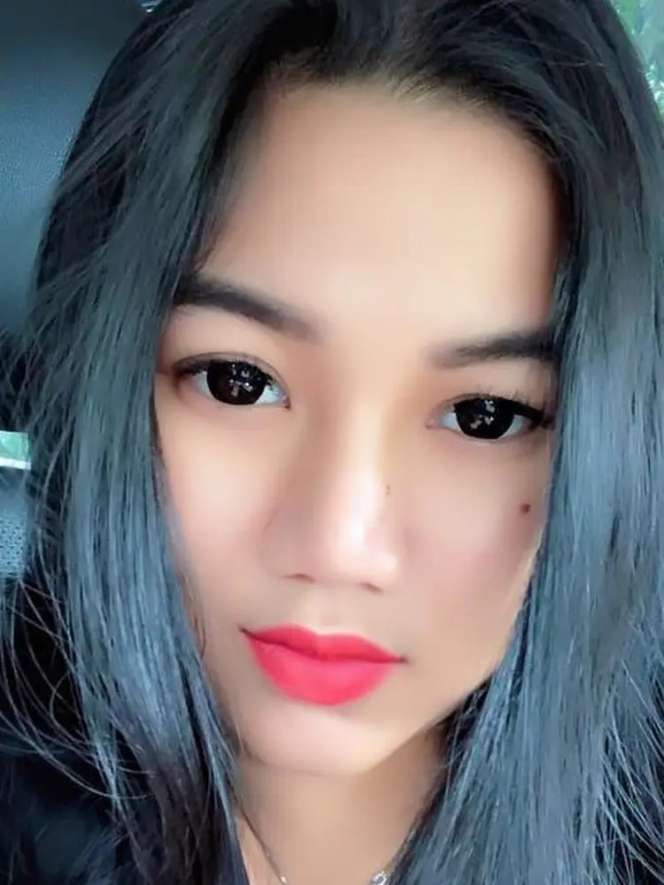 Pesona Cantik Gita Reysa, Istri Bopak Castello, Beda 28 Tahun!