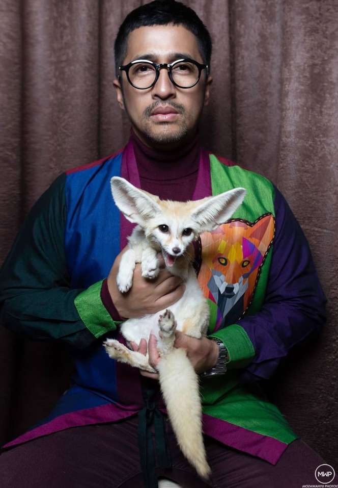 Keren Abis! Gaya Pemotretan Irfan Hakim & Hewan Kesayangannya