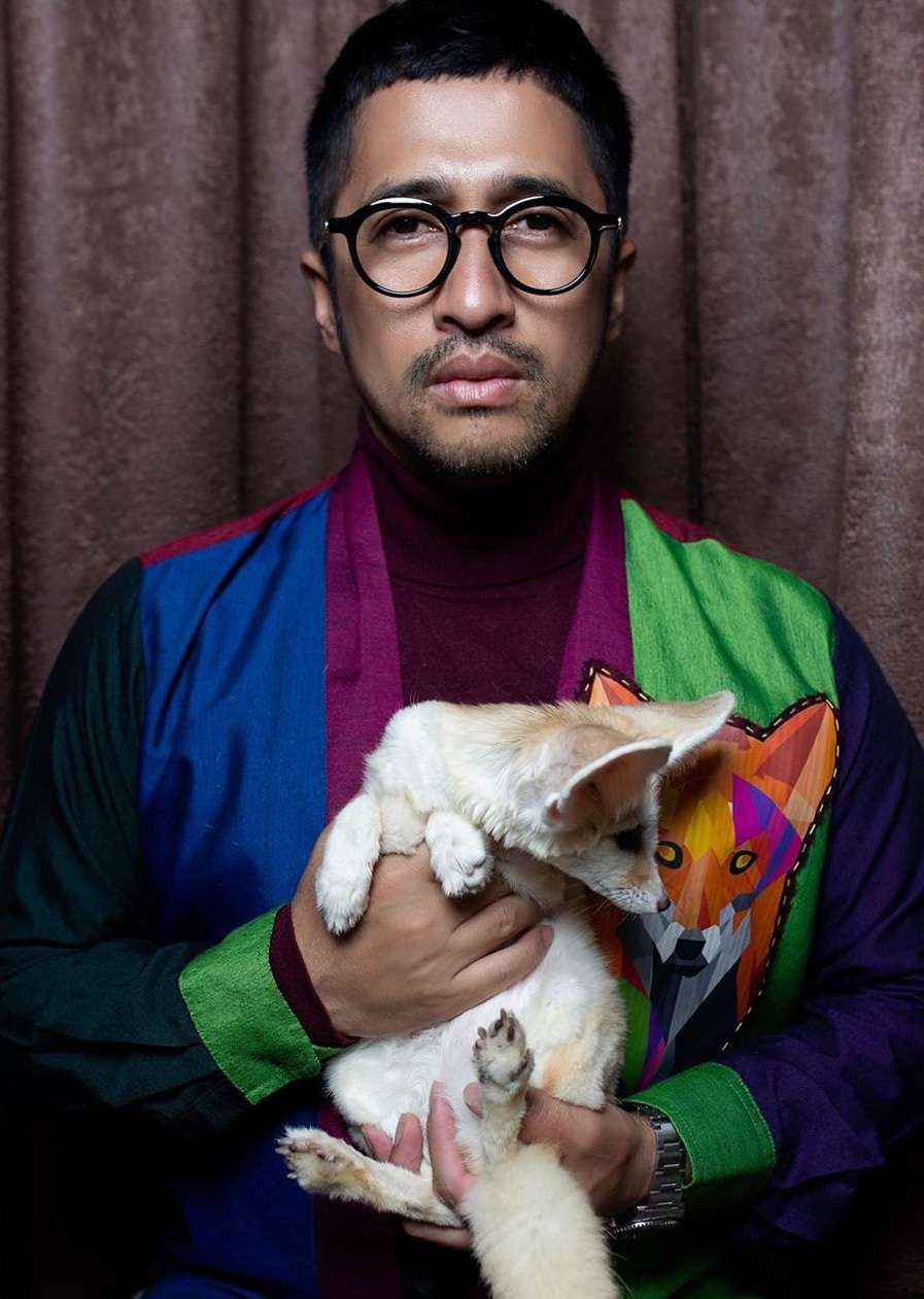 Keren Abis! Gaya Pemotretan Irfan Hakim & Hewan Kesayangannya