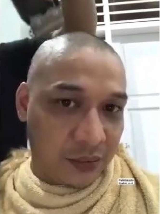 Potret Pasha Ungu Cukur Rambutnya Jadi Botak
