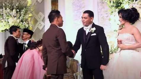 Tegar Banget! Potret 6 Seleb yang Datang ke Nikahan Mantan