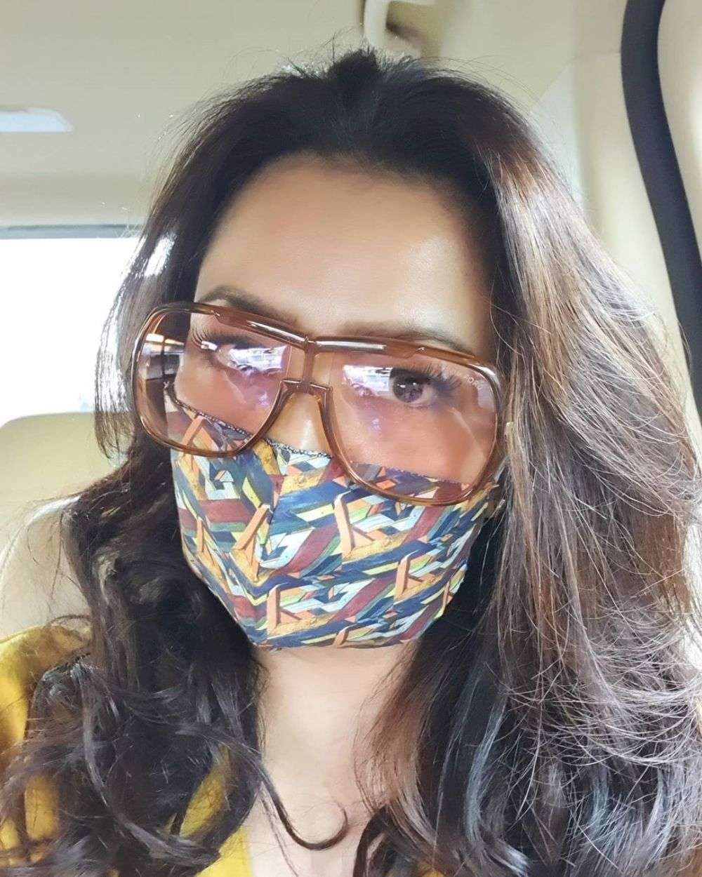 Gaya Mayangsari Pakai Masker & Kacamata Mewah, Kece Maksimal!
