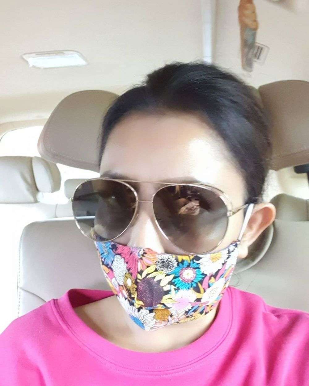 Gaya Mayangsari Pakai Masker & Kacamata Mewah, Kece Maksimal!