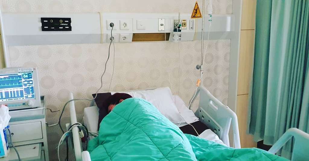 Potret Kesetiaan Ferry Irawan Rawat Istri Kena Stroke, Salut!
