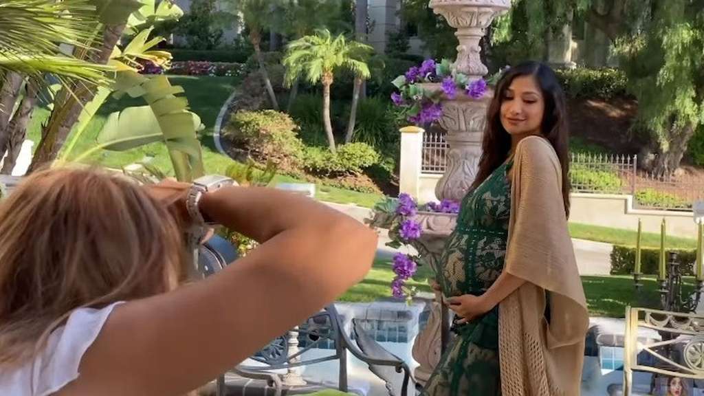 Deretan Pose Manja Maternity Shoot Rahma Azhari