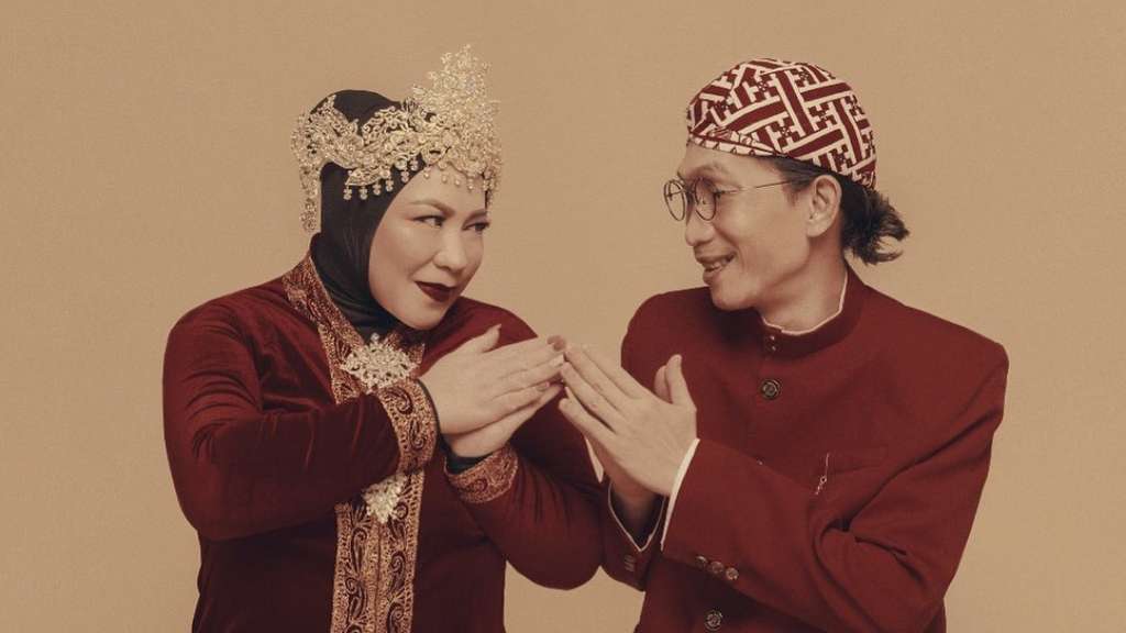 25 Tahun Menikah, Potret Ikonik Perjalanan Cinta Melly & Anto