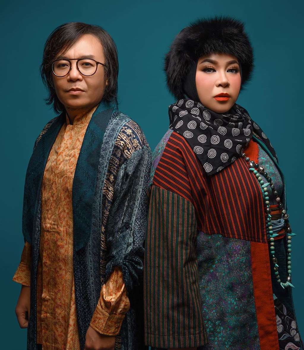 25 Tahun Menikah, Potret Ikonik Perjalanan Cinta Melly & Anto