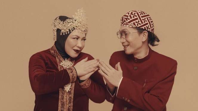 25 Tahun Menikah, Potret Ikonik Perjalanan Cinta Melly & Anto