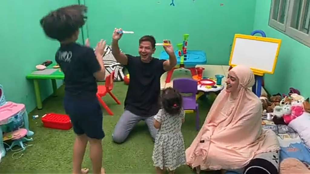 Momen Haru Fairuz A. Rafiq Umumkan Kehamilan yang Ketiga