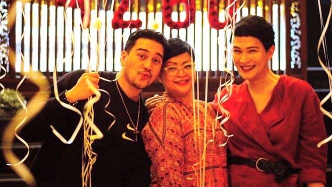Pilih Jadi Wanita, Potret Anyar Oscar Lawalata Tampil Feminim