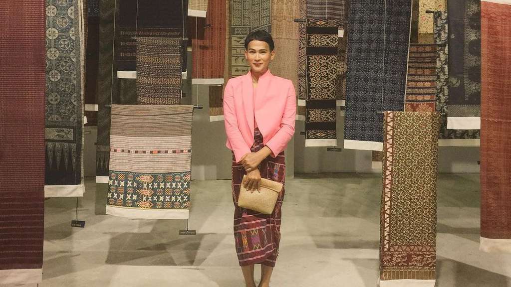Pilih Jadi Wanita, Potret Anyar Oscar Lawalata Tampil Feminim