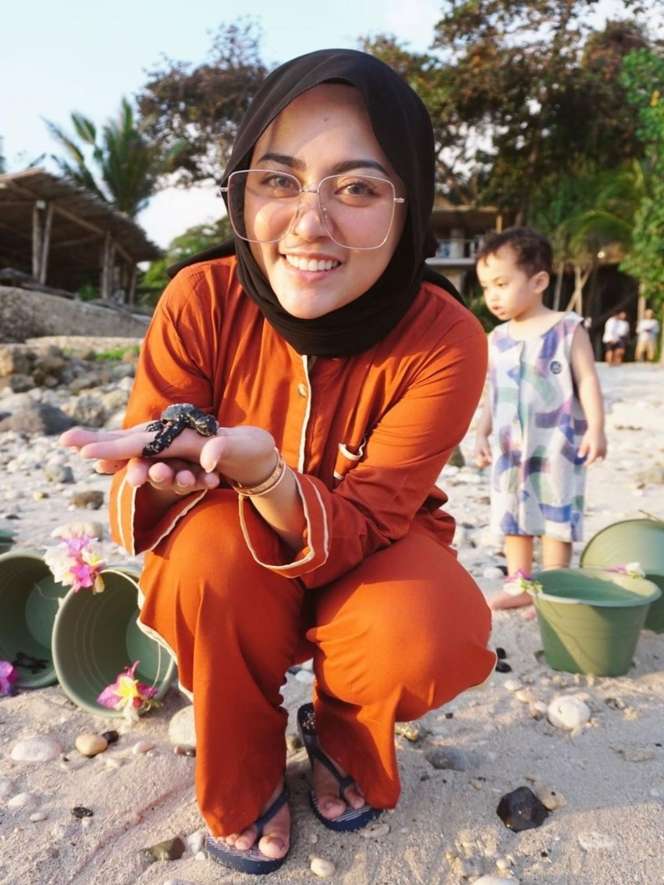 Liburan Mewah Rachel Vennya di Sumba, The Real Sultan!