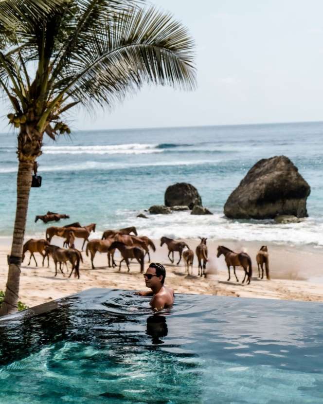 Liburan Mewah Rachel Vennya di Sumba, The Real Sultan!