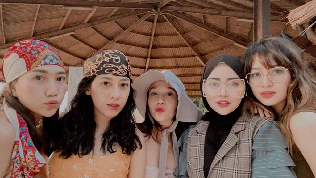 Liburan Mewah Rachel Vennya di Sumba, The Real Sultan!