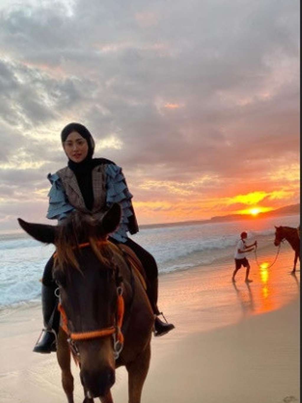 Liburan Mewah Rachel Vennya di Sumba, The Real Sultan!