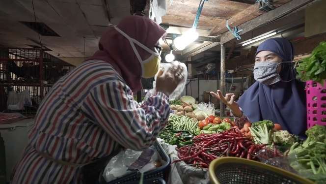 Potret Romantis Kartika Putri Belanja ke Pasar Bareng Suami