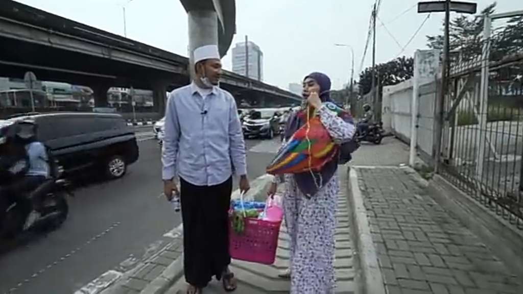 Potret Romantis Kartika Putri Belanja ke Pasar Bareng Suami