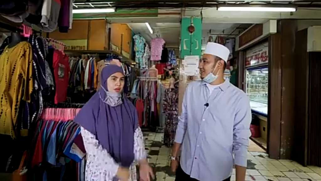 Potret Romantis Kartika Putri Belanja ke Pasar Bareng Suami