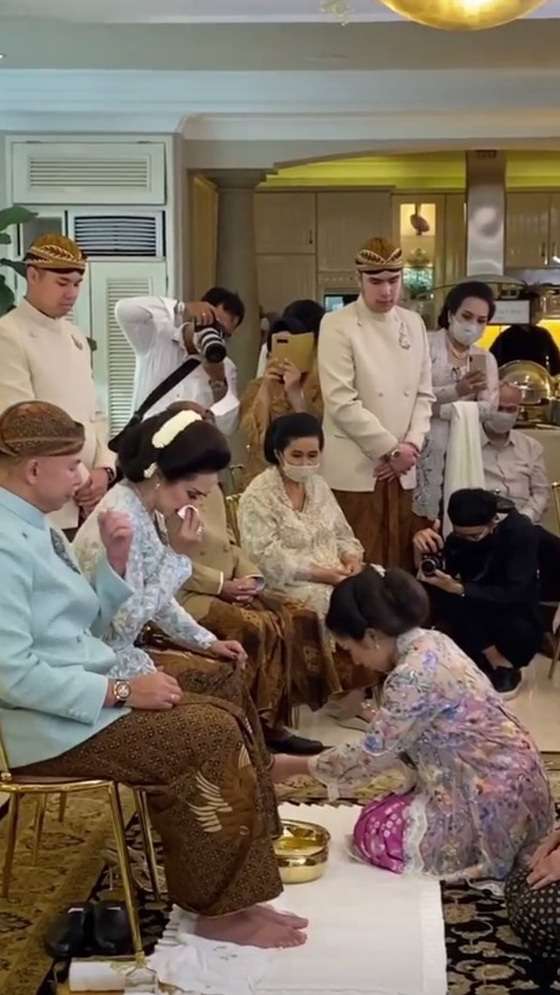 Khidmat, Intip Momen Siraman Arya Bakrie dan Vannya Istarinda