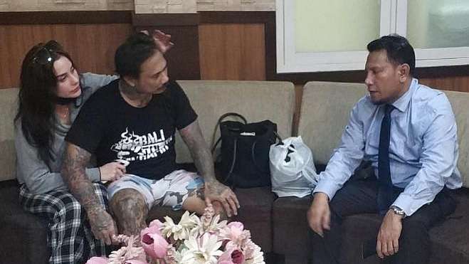 Momen Kesetiaan Nora Alexandra Temani Jerinx, Couple Goals!