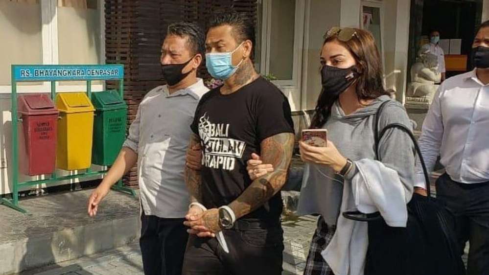 Momen Kesetiaan Nora Alexandra Temani Jerinx, Couple Goals!