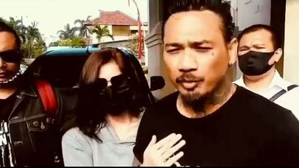 Momen Kesetiaan Nora Alexandra Temani Jerinx, Couple Goals!
