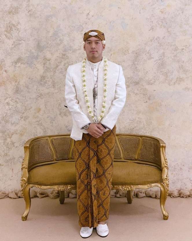 Megah & Usung Adat Jawa, 7 Momen Akad Nikah Arya Bakrie-Vannya