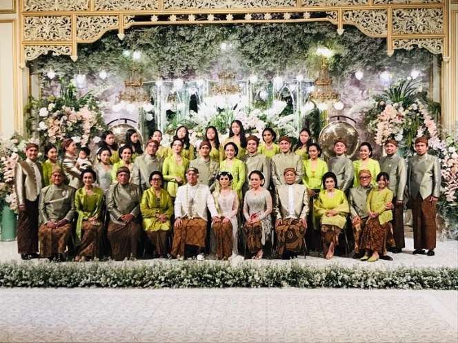 Megah & Usung Adat Jawa, 7 Momen Akad Nikah Arya Bakrie-Vannya