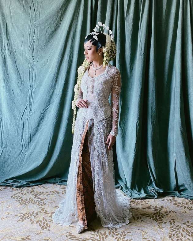 Megah & Usung Adat Jawa, 7 Momen Akad Nikah Arya Bakrie-Vannya