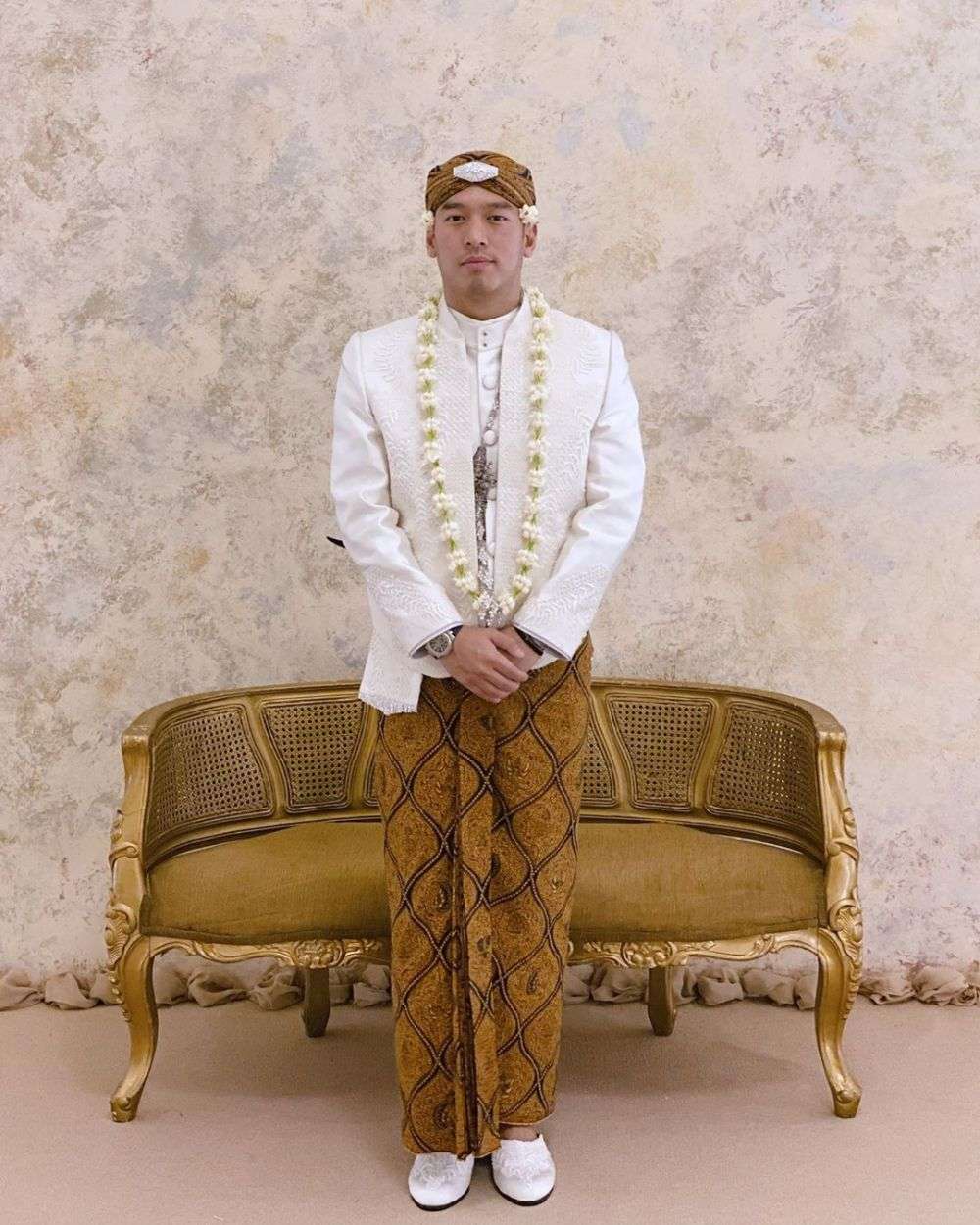 Megah & Usung Adat Jawa, 7 Momen Akad Nikah Arya Bakrie-Vannya