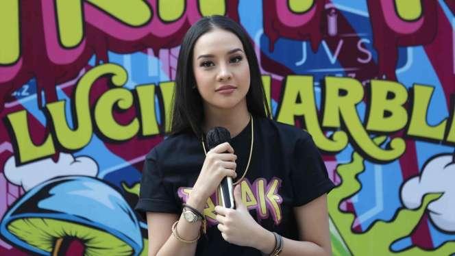 Serius Bisnis Vape, Intip Pesona Kecantikan Anya Geraldine