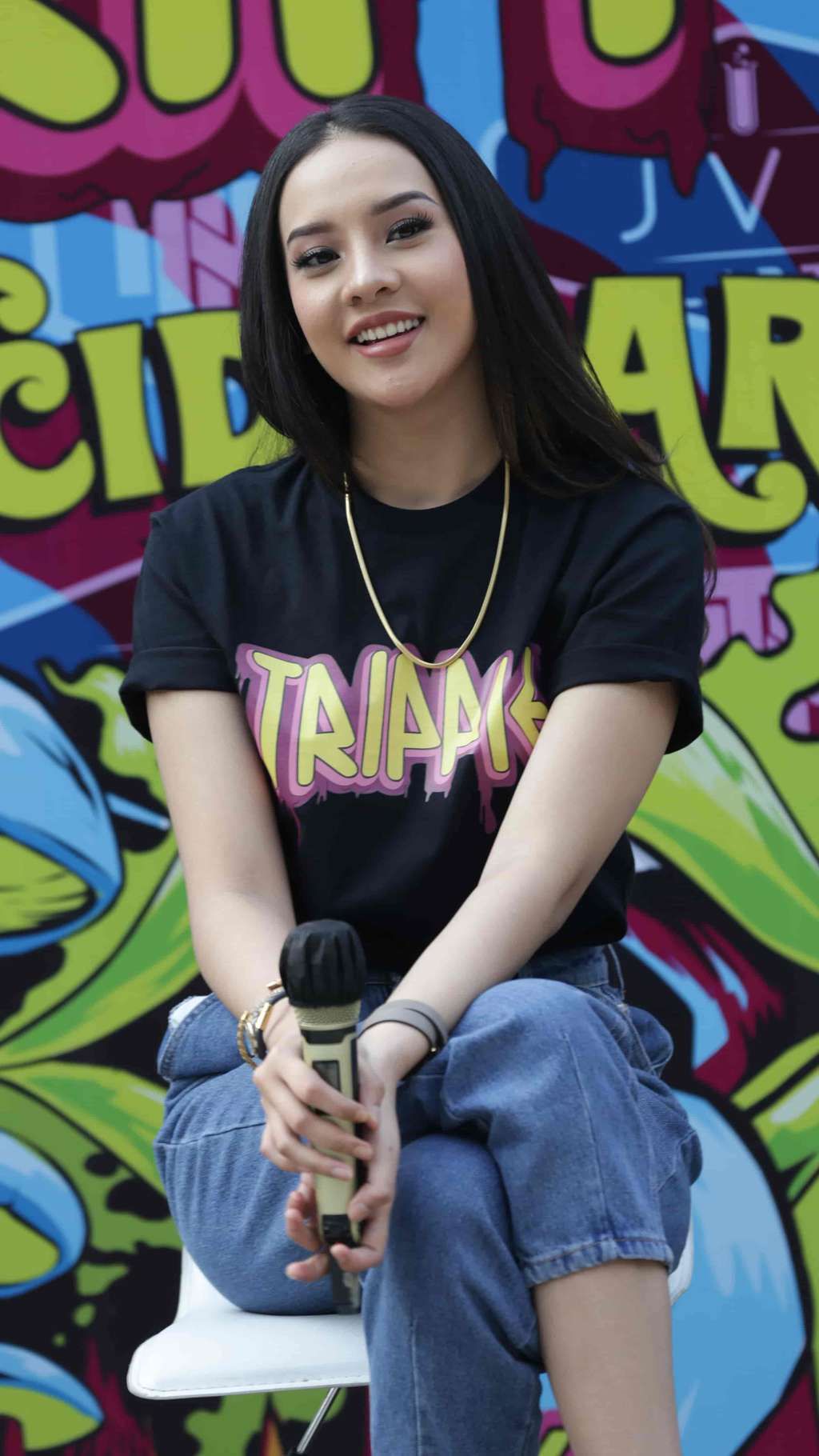 Serius Bisnis Vape, Intip Pesona Kecantikan Anya Geraldine
