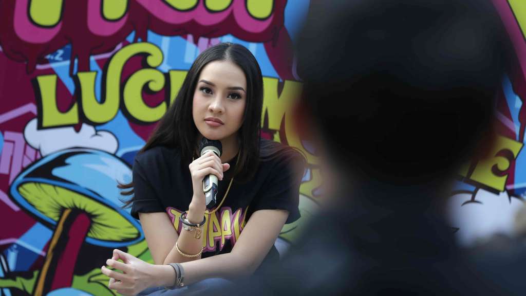 Serius Bisnis Vape, Intip Pesona Kecantikan Anya Geraldine