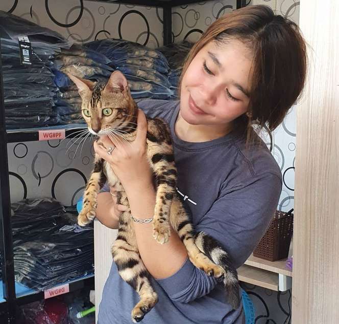 Intip Kecantikan Nenty Estevany, Istri Panji Petualang