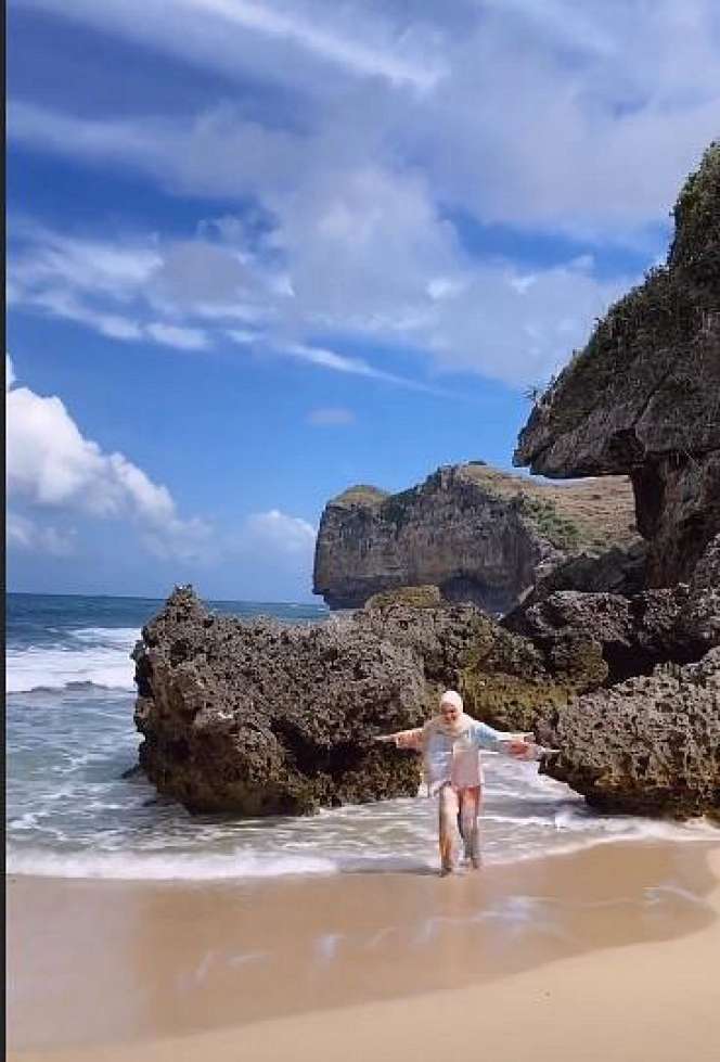 Menilik Serunya Liburan Tantri Namirah di Jogja, Kece Abis!