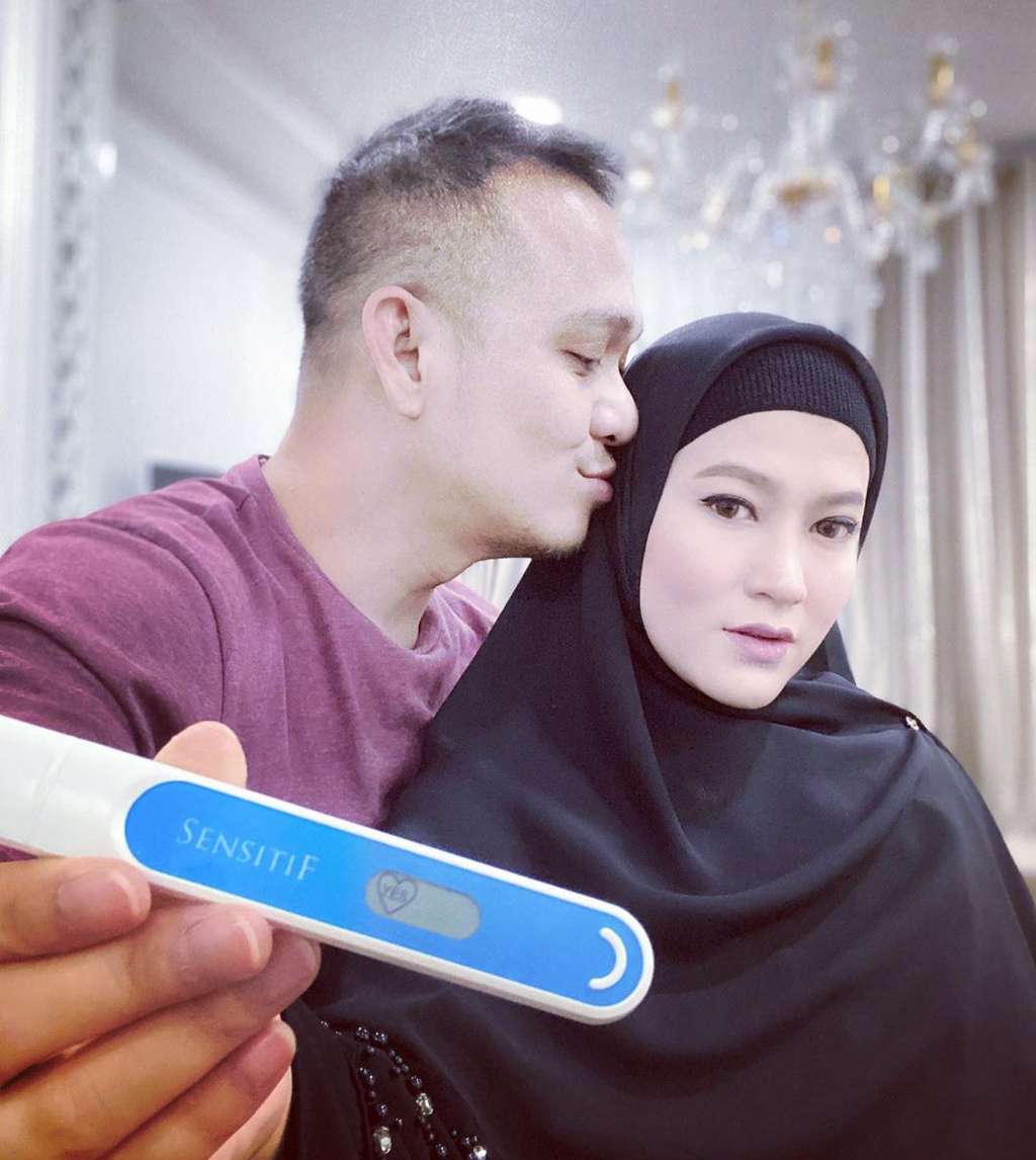 Pantang Menyerah! 5 Seleb Ini Menunggu Lama Miliki Momongan