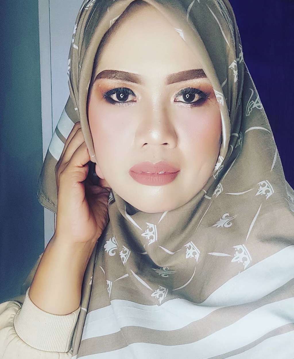 6 Potret Anyar Elly Sugigi Usai Potong Gigi & Kencangkan Kulit