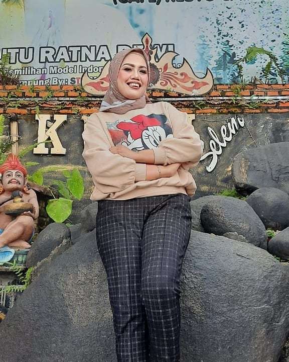 6 Potret Anyar Elly Sugigi Usai Potong Gigi & Kencangkan Kulit