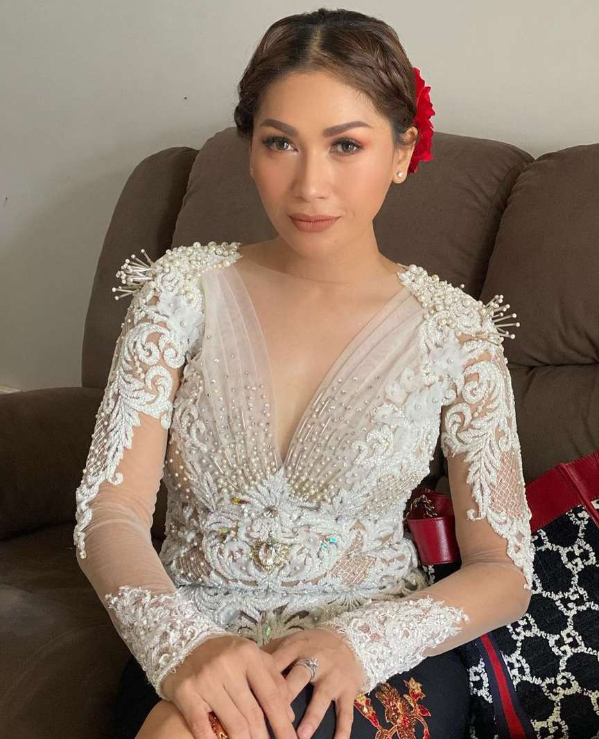 5 Potret Tata Janeeta dalam Balutan Kebaya, Fix Cantik Banget!