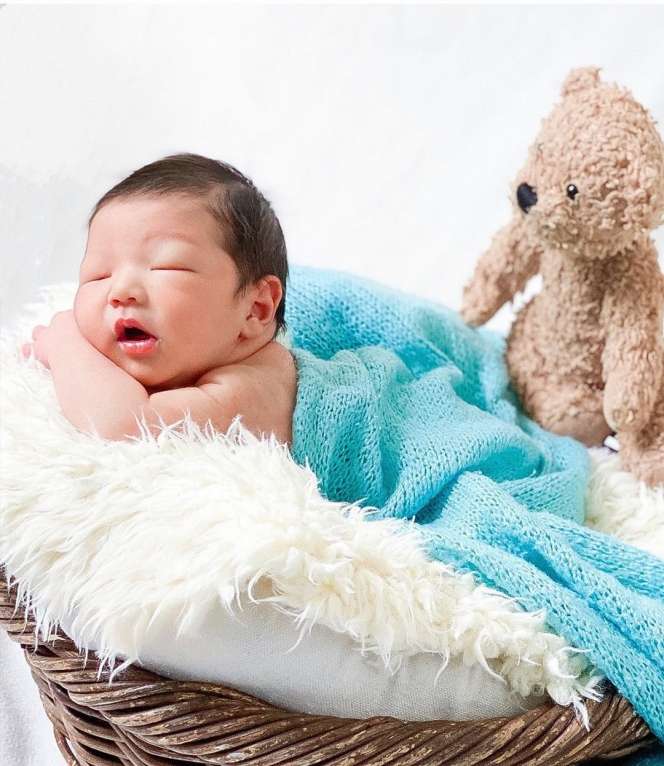Potret Menggemaskan Anak Pertama Lyra Virna & Fadlan Muhammad