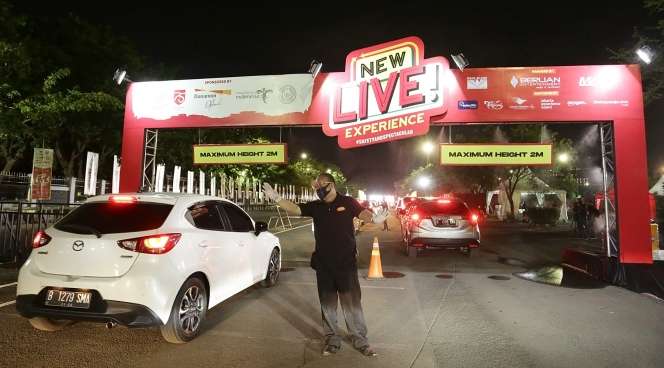 Potret Asyiknya Nonton Kahitna di Konser Drive-In Jakarta