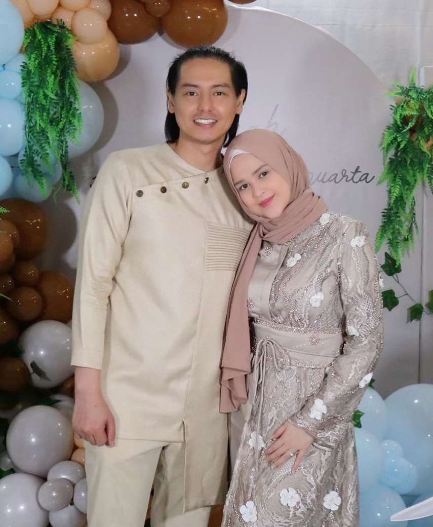 Yuk Intip, 5 Momen Aqiqah Anak Roger Danuarta & Cut Meyriska