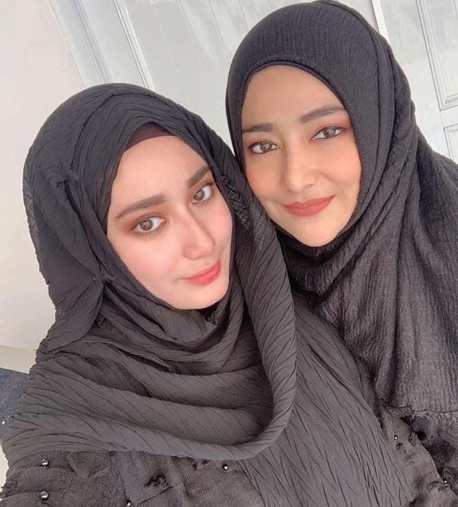 Potret Cantiknya Putri Cindy Fatikasari, Senyumnya Adem Banget