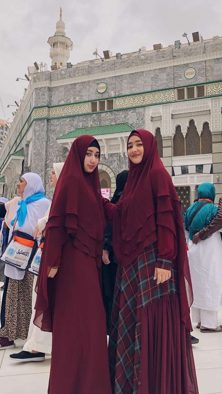 Potret Cantiknya Putri Cindy Fatikasari, Senyumnya Adem Banget