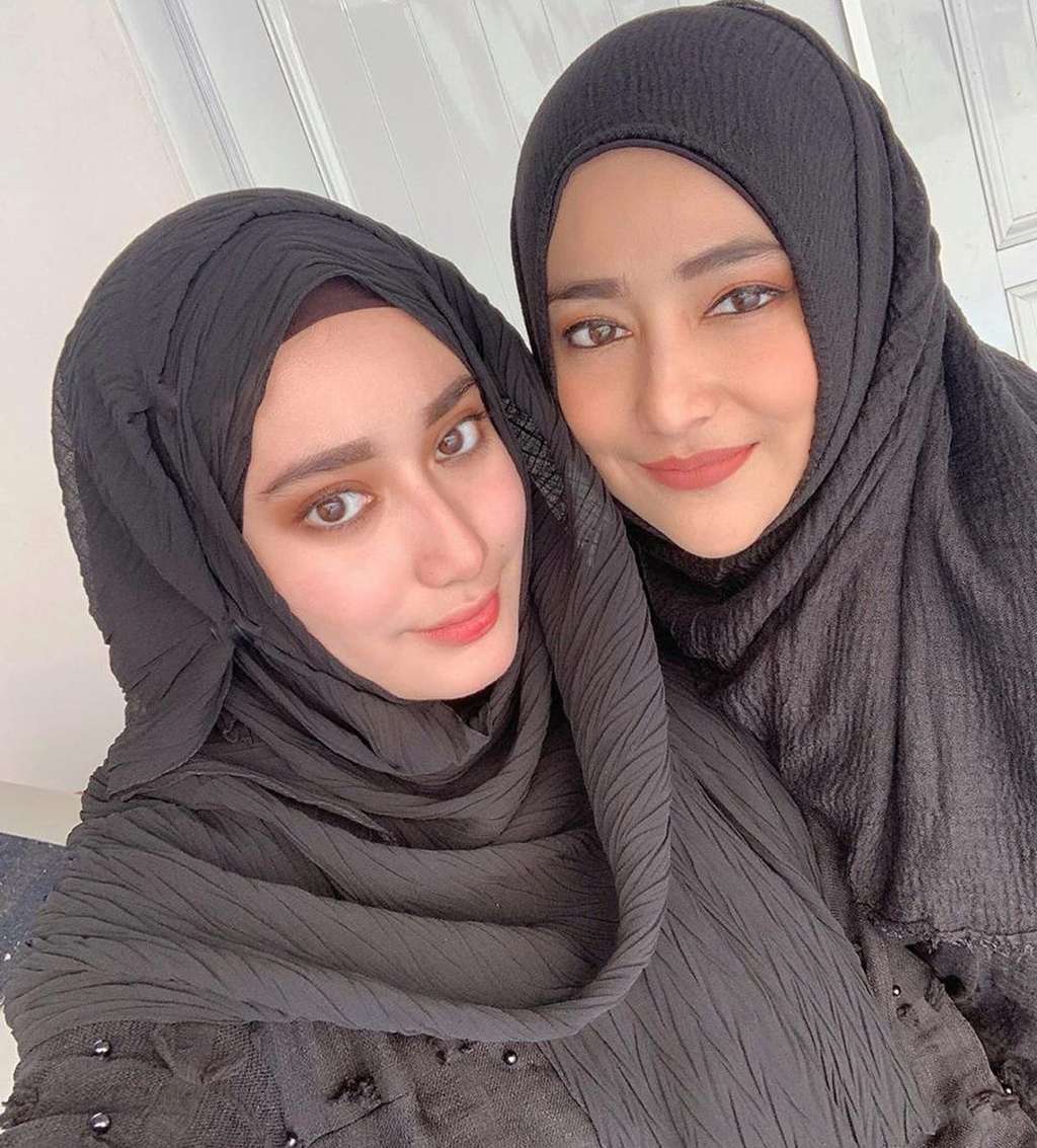 Potret Cantiknya Putri Cindy Fatikasari, Senyumnya Adem Banget