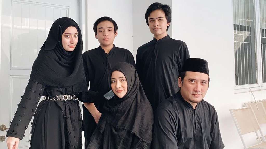 Potret Cantiknya Putri Cindy Fatikasari, Senyumnya Adem Banget