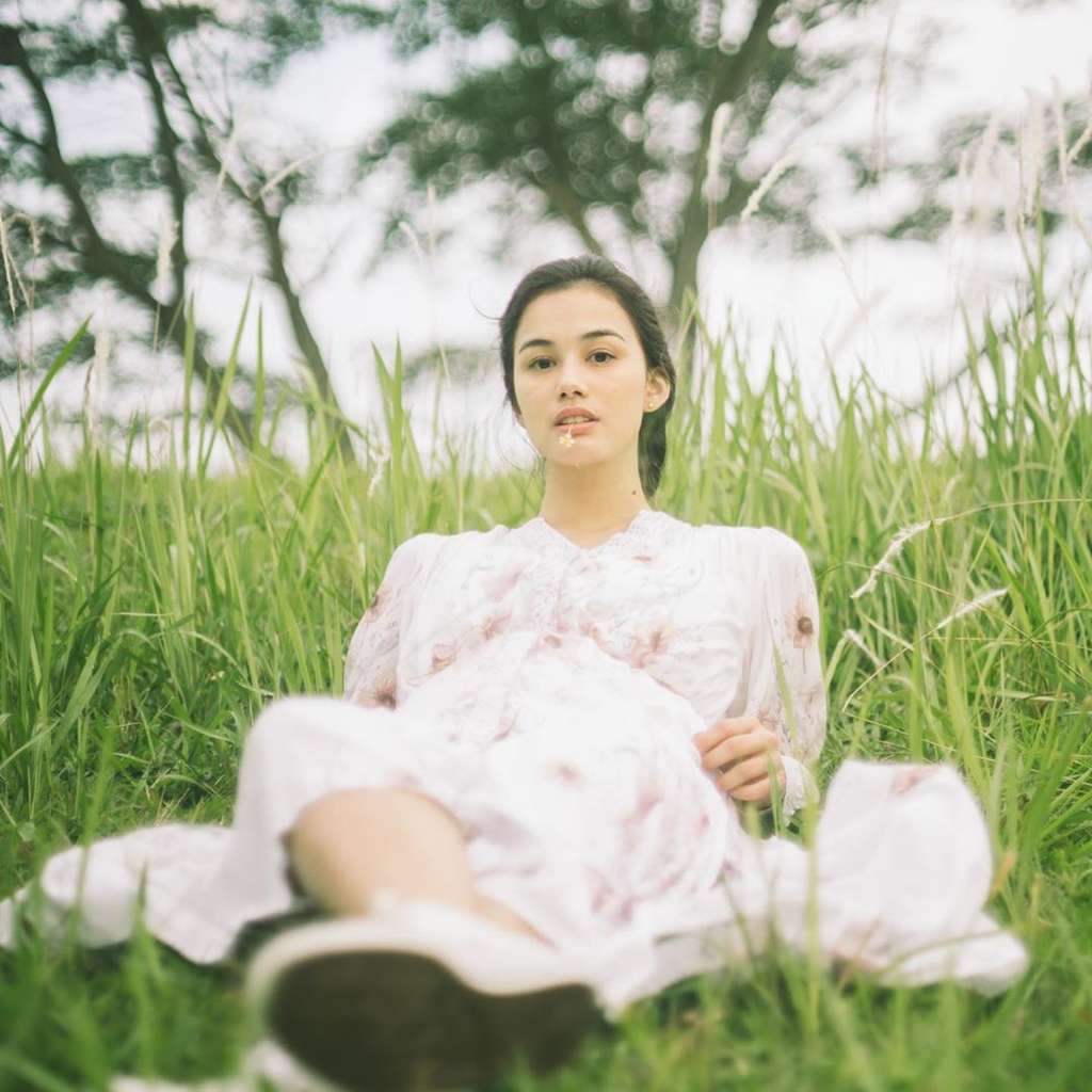 5 Gaya Pemotretan Mentari De Marelle, Pesonanya Bikin Cinta!