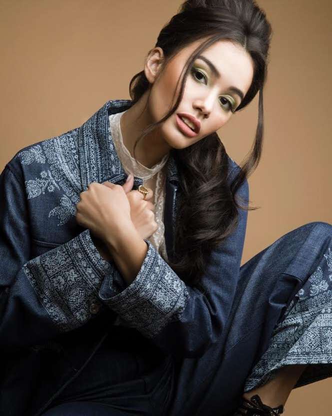 5 Gaya Pemotretan Mentari De Marelle, Pesonanya Bikin Cinta!