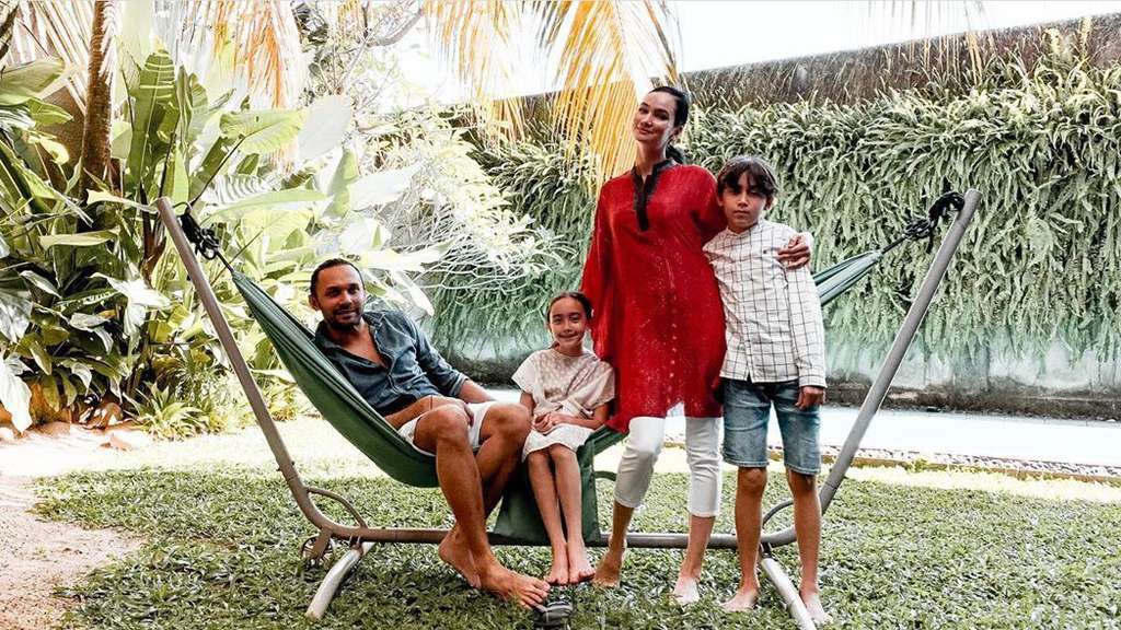 5 Artis Tampan yang Nikahi Cewek Bule, Jodoh Lintas Negara